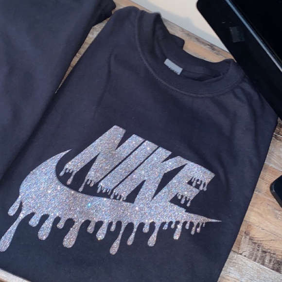 ✨Custom Design Nike T-Shirt✨ - Picture 2 of 3